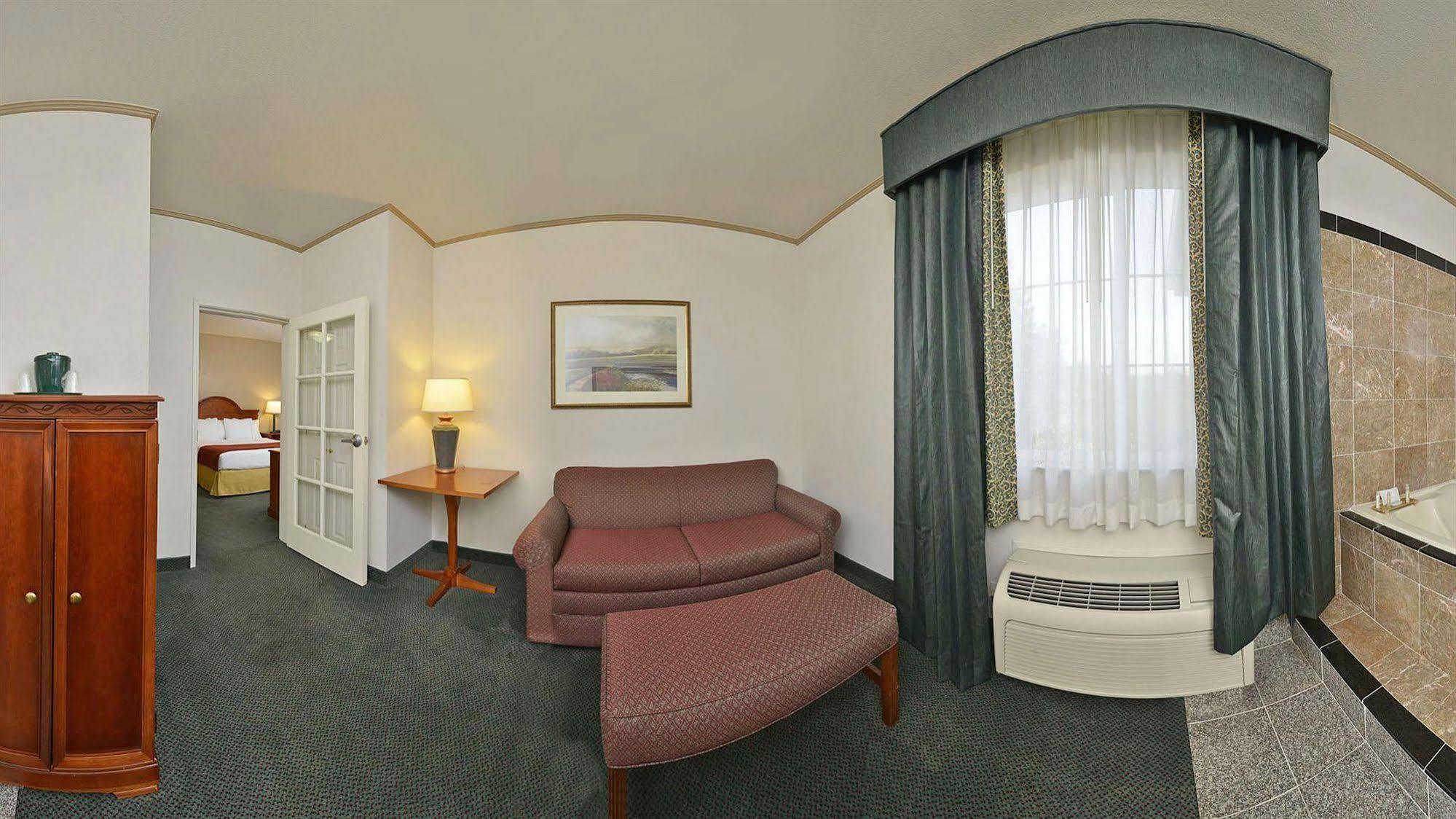 Holiday Inn Express & Suites Tacoma South - Lakewood By Ihg Екстер'єр фото